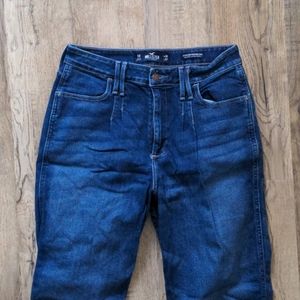 Hollister Ultra High-Rise Mom Jean